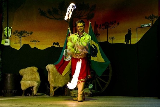 Noite Gaúcha com Churrasco e Show Folclórico + Transporte